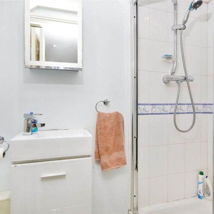 3 Bed Terraced House, Eastcombe Avenue, SE7 - Photo 1