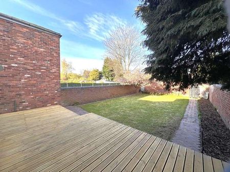 Chester Road North, Kidderminster, DY10 - Photo 2