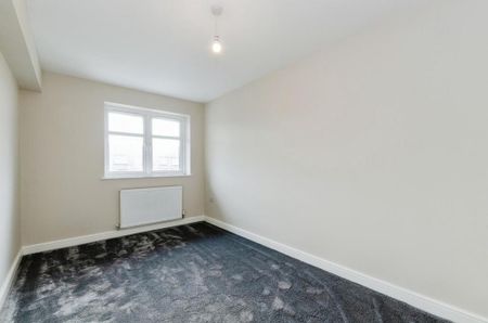 4 bedroom semi-detached house to rent - Photo 5