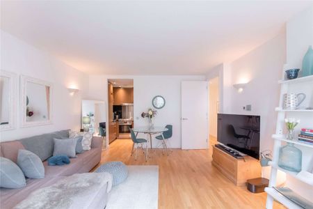 One bedroom apartment with views of the Thames, located in New Providence Wharf. - Photo 3