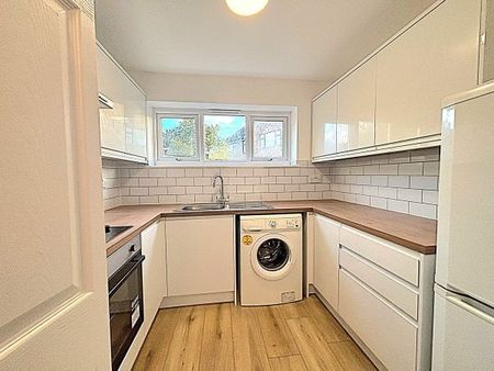 Parsonage Gardens, Enfield EN2 6JP, Property for rent - Photo 5