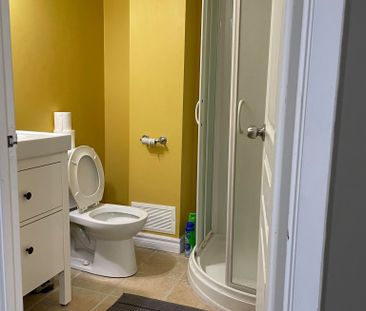 For Lease - 2031 Oxford Avenue, Oakville, Ontario - Photo 5