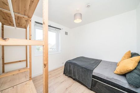4 bedroom flat to rent - Photo 3