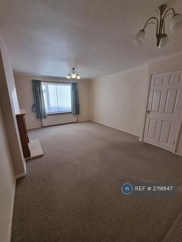 2 bedroom semi-detached house to rent - Photo 2