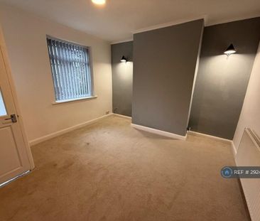 2 bedroom end of terrace house to rent - Photo 1