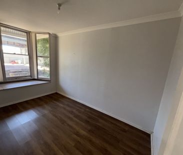 3 X 1 Character Home. - Photo 4