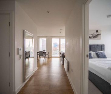 Room in a Shared Flat, Halogen House, M3 - Photo 1