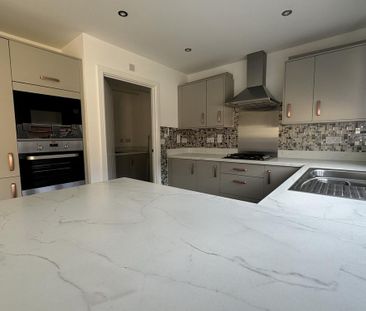4 bedroom detached house to rent - Photo 2