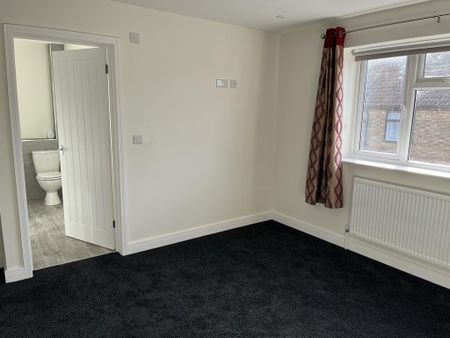 4 bedroom detached house to rent - Photo 3