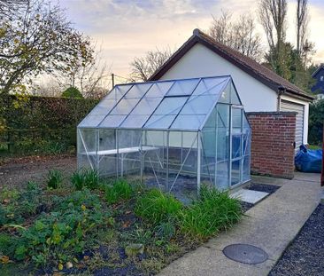 4 bedroom detached house to rent - Photo 6