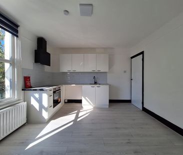 St. Lukes Road, Maidstone ME14, London - Photo 5