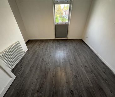 3 bedroom end of terrace house to rent - Photo 3