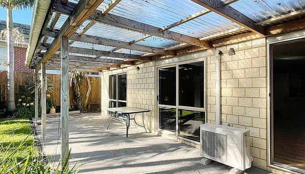 Three bedrooms in Pakuranga - Photo 1