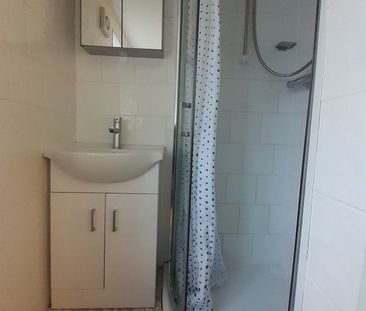 Room in a Shared House, Moore Close, CR4 - Photo 4