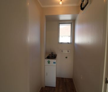 Warm Sunny Family Home - Photo 2