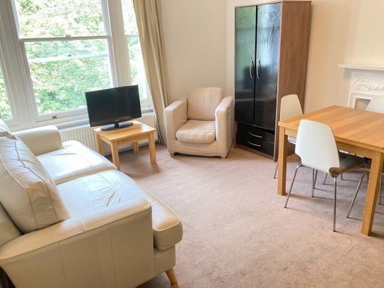 4 Bed Flat, Very Near Haven Green Area, W5 - Photo 1