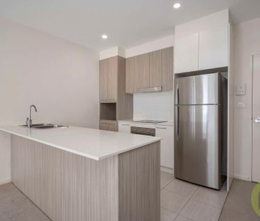 Lakeside Luxury - Photo 6