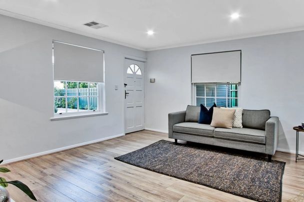 Single storey rear unit in small group of four! - Photo 1