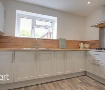 1 bedroom in a house share to rent - Photo 2