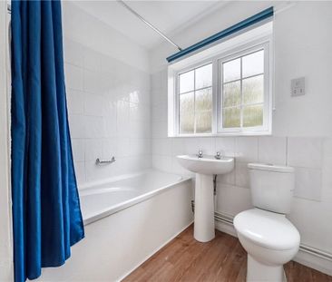 A charming two bedroom bungalow in the village of Baydon. - Photo 4