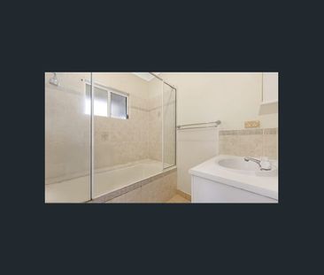 Spacious Family Home in Burdell - Photo 4