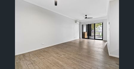 Modern Three Bedroom Living in an Unbeatable Location! - Photo 3