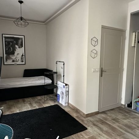 Location Studio rénové(e) Marseille 6ème - Photo 1