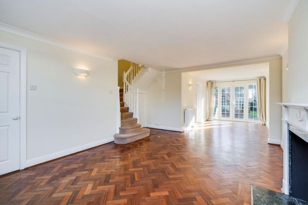 Castle Road, Weybridge, Surrey, KT13 - Photo 1