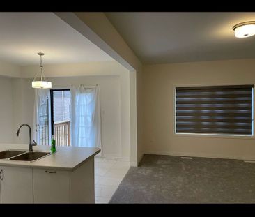 Detached Home For Lease | X8143302 - Photo 5