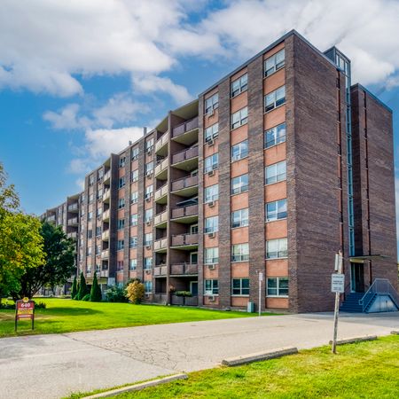 Edinburgh Manor Apartments - Photo 3