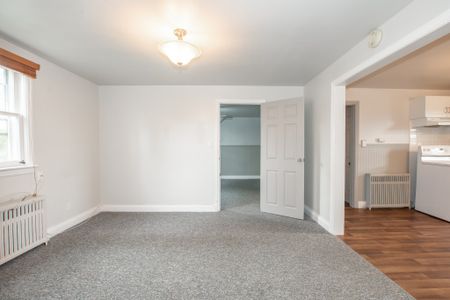 2 Bedroom + Den Upper Unit in Welland!! - Photo 2