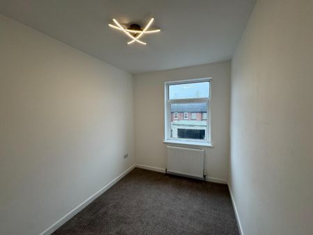 4 bedroom House To Let - Photo 2