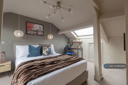 1 bedroom in a house share to rent - Photo 2