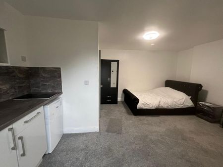 Studio to rent - Photo 3