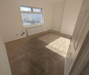 3 bedroom Town house to let - Photo 3