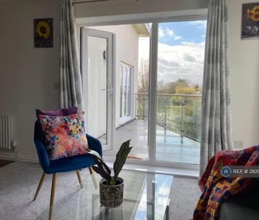 2 bedroom flat to rent - Photo 2