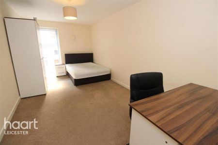 3 bedroom flat to rent - Photo 5