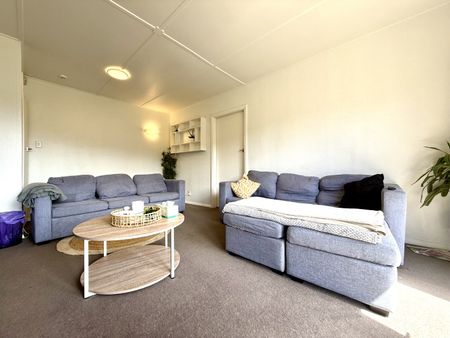 3 Bedroom Flat in Karori - Photo 2