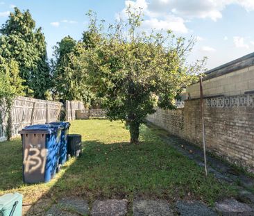 4 bedroom semi-detached house to rent - Photo 3
