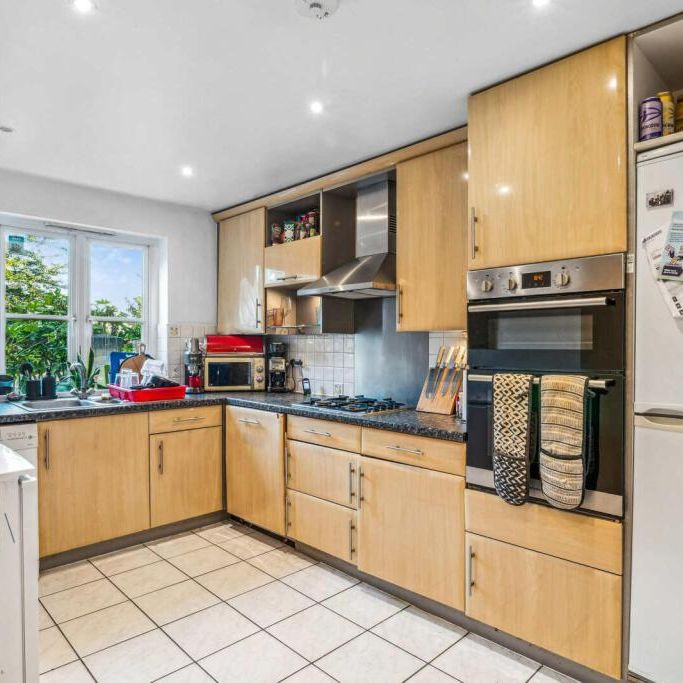 4 Bed Town House | £1,035 pw - Photo 2