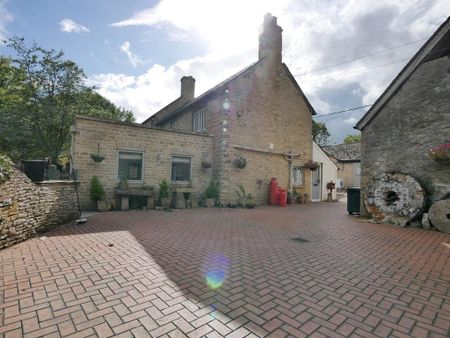 5 bedroom detached house to rent - Photo 3