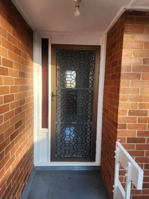 “Charming 3-Bedroom Family Home for Rent in Heberham” - Photo 1