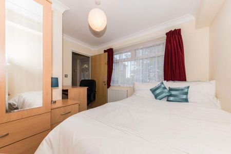 6 bedroom house to rent - Photo 3