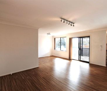 Beautiful Villa in Darcy Road Public School Catchment – With Whole-... - Photo 6