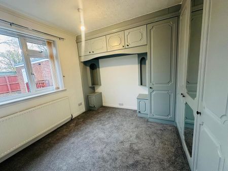 2 bedroom semi-detached bungalow to rent - Photo 4