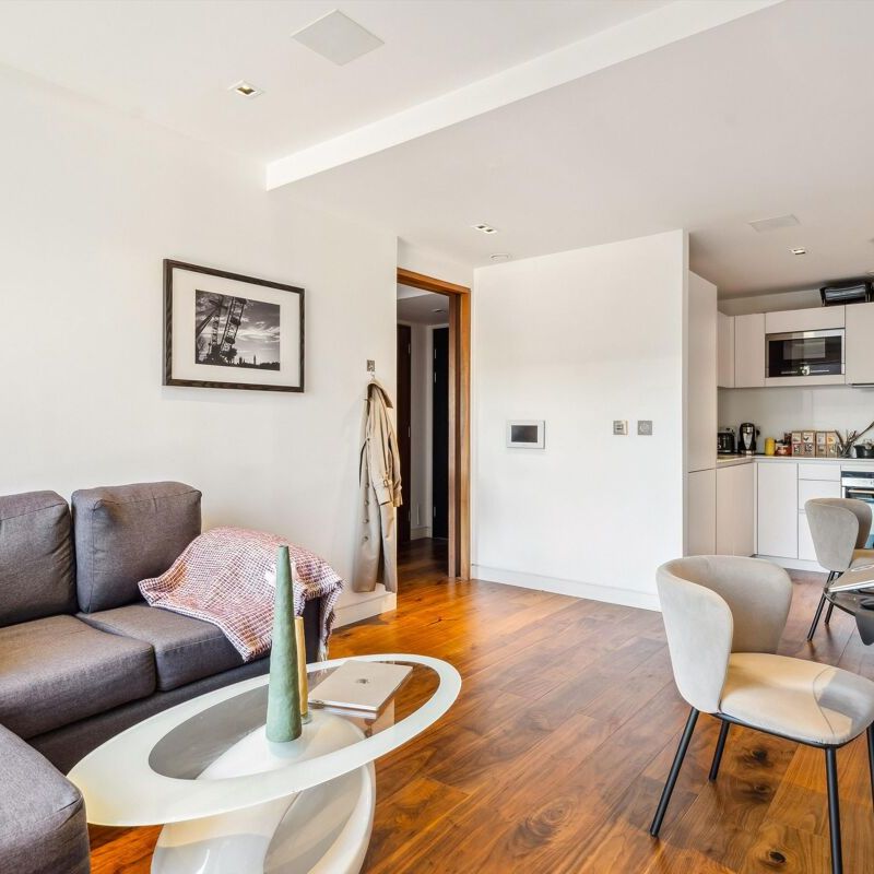 Spacious one bedroom to rent in EC2Y. - Photo 1
