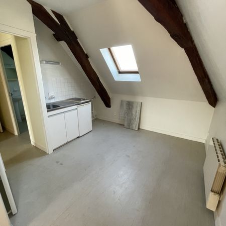 Location Appartement 2 pièces 43m² SABLE SUR SARTHE 72300 - Photo 4