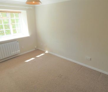 Perryfields Close, Redditch - Photo 2