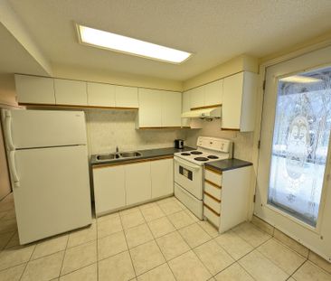 For Lease - 26 Ashglen Court, Toronto, Ontario - Photo 6