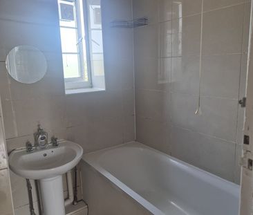 Room in a Shared Flat, London, SW4 - Photo 1